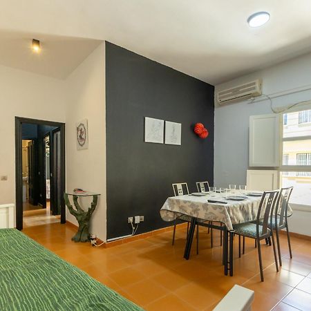 Conde Center Premium Suites, Free Parking Siviglia Esterno foto